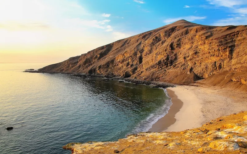 Hotel with a pool in Paracas Peru, a base for the ballestas islands tour